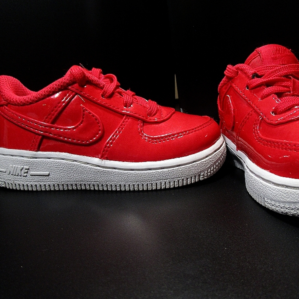 Nike Air Force 1 Siren Red & White Low-Top Sneakers